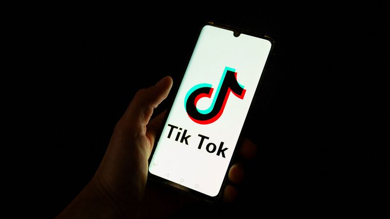 Multan a TikTok, con 10 millones de dólares, tras reto que mató a 3 adolescentes