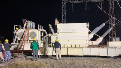 Los trabajadores de la CFE restablecieron el servicio este martes 15 de noviembre