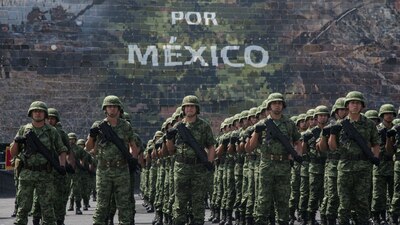 Elementos del Ejército durante un torneo de tiro en el Campo Militar 1