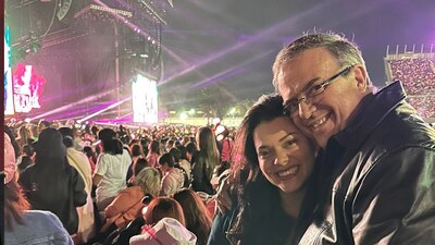 El canciller mostró cómo los fanáticos del grupo de K-Pop le pedían fotos