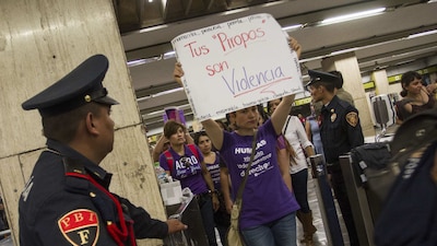 El acoso sexual es una de las formas de ejercer violencia en contra de las mujeres y está castigado a nivel federal
