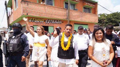 El alcalde asumió tras un largo conflicto social en el municipio