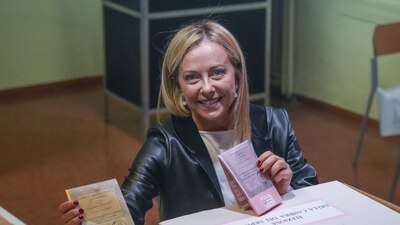 Representó al partido que tiene sus orígenes en el Movimiento Social Italiano neofascista de la posguerra