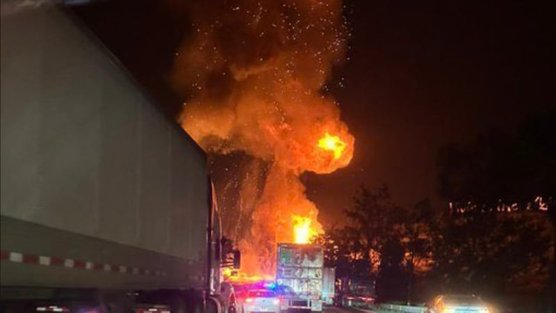 VIDEO: Explota pipa con gas LP en la México-Querétaro