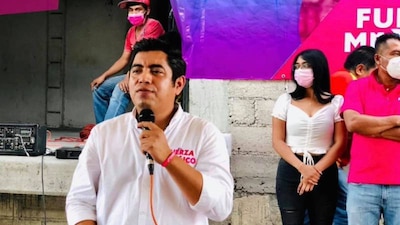 La camioneta del candidato recibió al menos cuatro impactos de bala