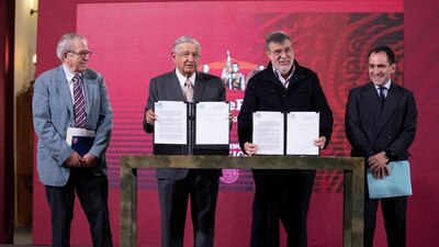 Se firmó por 384 claves de medicinas por un valor de 32 mil millones de pesos.