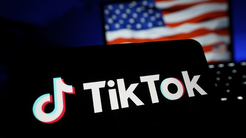 Trump firma acuerdo para que TikTok opere en EU bajo su control; “salvó a la app”, dice Washington