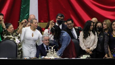 Tras los hechos, Sergio Gutiérrez, presidente de la mesa directiva dio por terminada la sesión