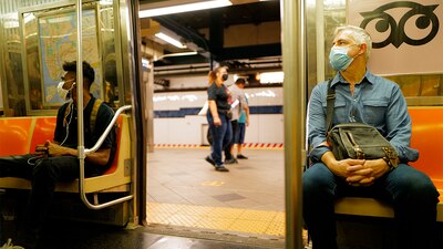 La variante que azota a EU fue la descubierta en Inglaterra
