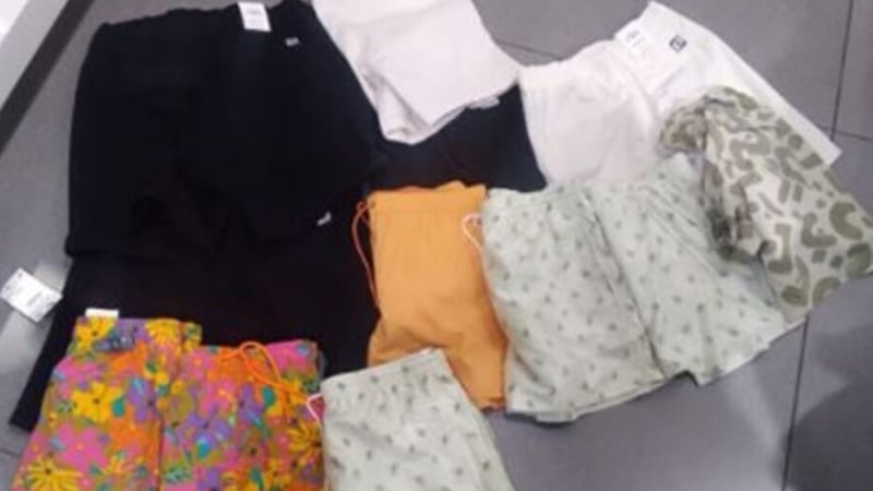 ¡De shopping y sin ticket! Cae 'fardera', buscaba robar 8 mil pesos en faldas