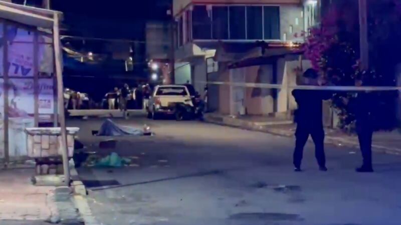 Hombre desata balacera en tianguis de Xalatlaco; reportan 3 personas muertas