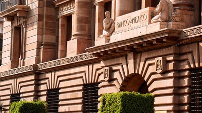 Este jueves dio una sorpresa y bajó la tasa de interés