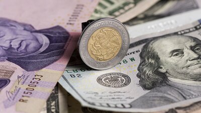 En ventanilla bancaria, el dólar se cotiza en 17.55 pesos