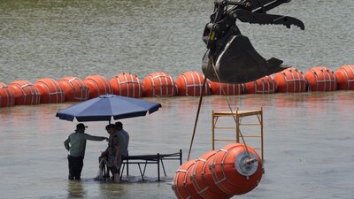 Las boyas son la última escalada de la operación multimillonaria de Abbott