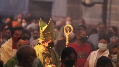 El Episcopado mexicano señaló que pese a carta del Papa, ellos no pueden bendecir a parejas homoparentales