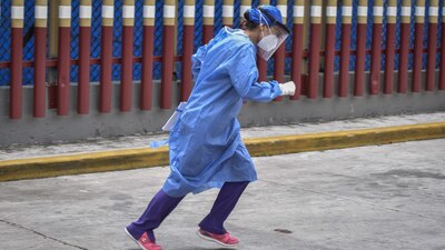 El posible caso de reinfección se trata de una residente de Medicina Interna, informó Salud