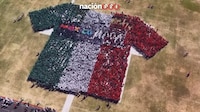 México rompe el Récord Guinness de la ‘playera humana de futbol más grande del mundo’