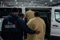 EU publica lista completa de los 37 capos enviados desde México; revela posibles condenas