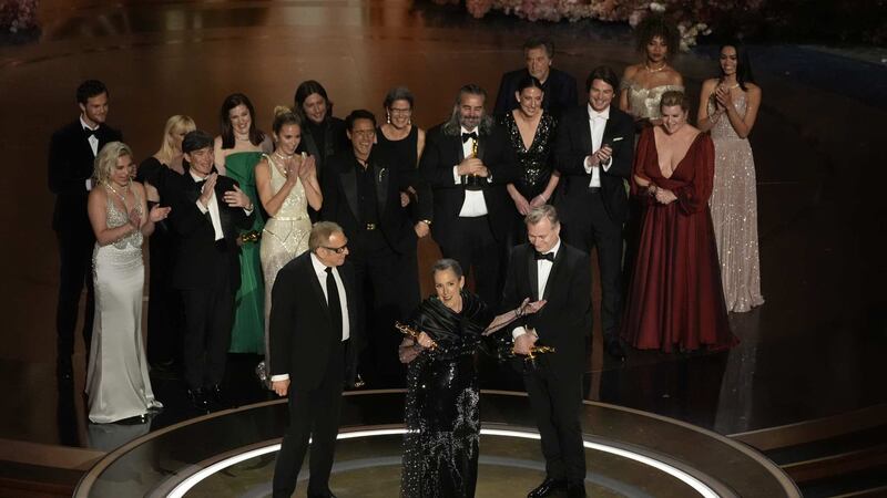 'Oppenheimer' gana el Oscar a mejor película; Emma Stone es la mejor actriz