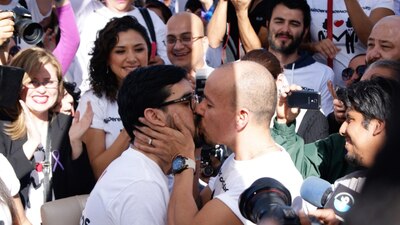 La primera pareja gay que contrajo matrimonio en Mexicali, Baja California