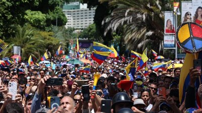 El candidato opositor lamentó la represión policiaca a las protestas civiles
