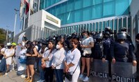 Protestan frente a Fiscalía de Puebla por el asesinato de activista
