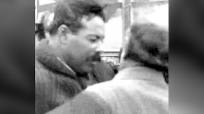 El general se quitó su sombrero y lloró por su mentor