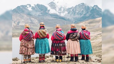 El grupo se integra por al menos 20 mujeres de la etnia aymara