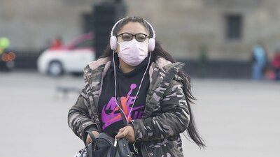 En las calles de la CDMX ya se observan personas utilizando el cubrebocas por el temor al coronavirus
