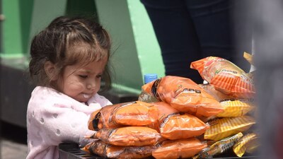 Morena en la CDMX quiere que se deje de vender en escuelas comida chatarra