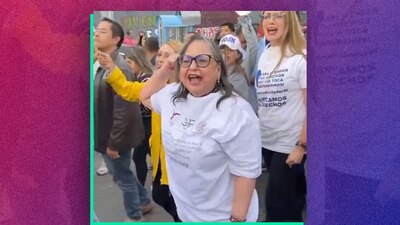 Arropada por trabajadores del Poder Judicial, la ministra salió a expresarse contra reforma