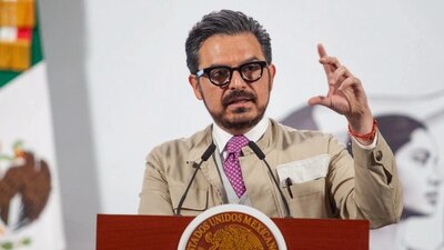 Director del IMSS, Zoé Robledo, pide perdón a padres de los 5 bebés fallecidos