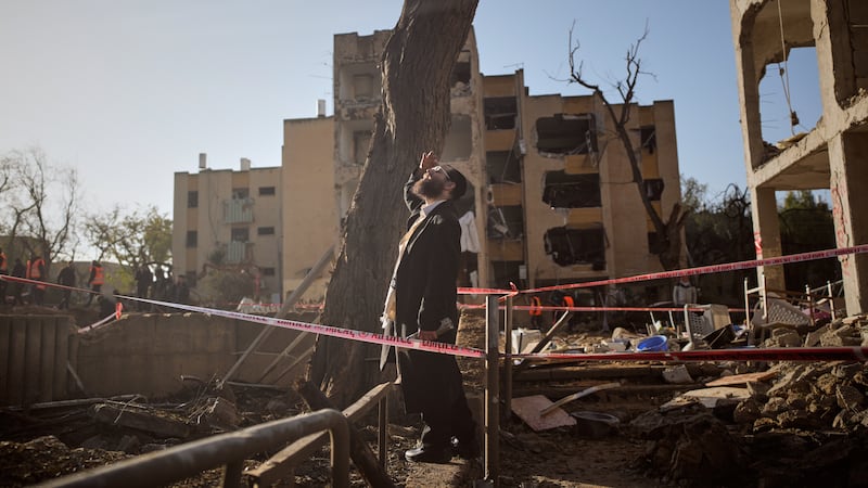 Irán contesta a amenazas de Trump con bombardeo en centro de investigación nuclear de Israel