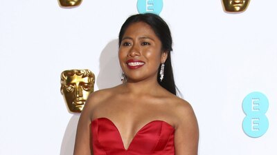 La protagonista de 'Roma' lució un vestido rojo en los BAFTA