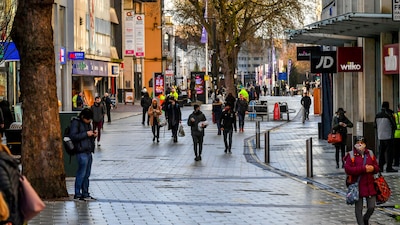 Una de las nuevas variantes del COVID-19 se ha detectado en Inglaterra