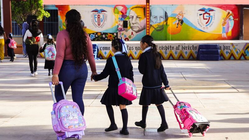Amputan dedo a menor que se machucó con la puerta de su salón en escuela en Nuevo León