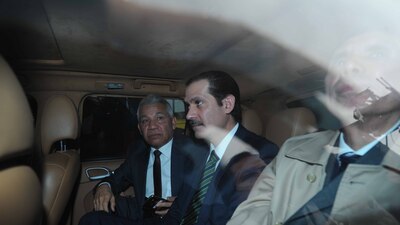 Guillermo Padrés, al centro, reconoce que no está preparado para hacer frente a la cárcel