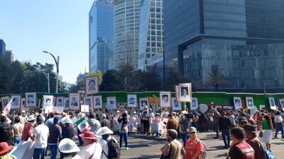 Familiares de desaparecidos pidieron resolver sus casos al mandatario López Obrador.