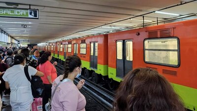 Los trenes tardan en llegar hasta 15 minutos