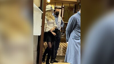 El expresidente fue captado en Roma