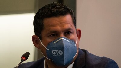 El mandatario estatal  fue hospitalizado como medida preventiva tras contagiarse del virus
