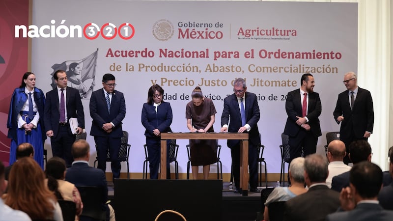 Sheinbaum acuerda con privados garantizar la producción de jitomate para lograr un precio justo