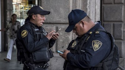 Elementos de la policía capitalina procedieron a detener al exalumno del bachillerato