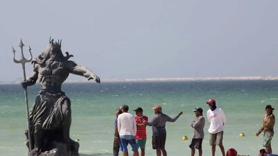 La estatua de 3 metros sigue en pie tras la llegada del huracán a Progreso