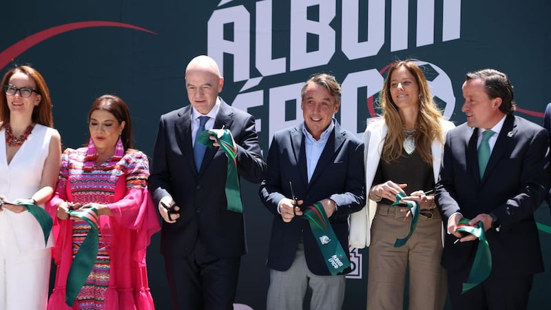 Gianni Infantino visita Iztapalapa para inaugurar la exposición ‘Álbum Épico’ en el Museo Yancuic