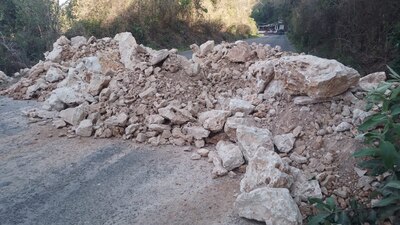 En Teopisca siguen los incidentes violentos, donde con graba y piedra bloquearon carreteras