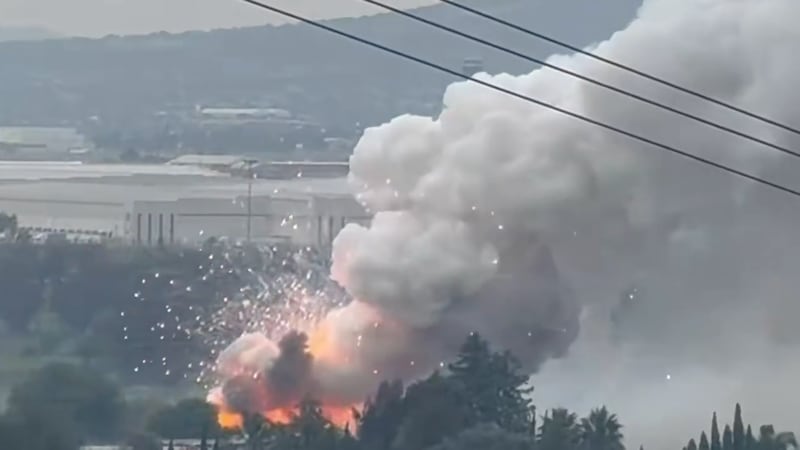 VIDEO: Captan fuerte explosión de polvorín en La Saucera, Tultepec
