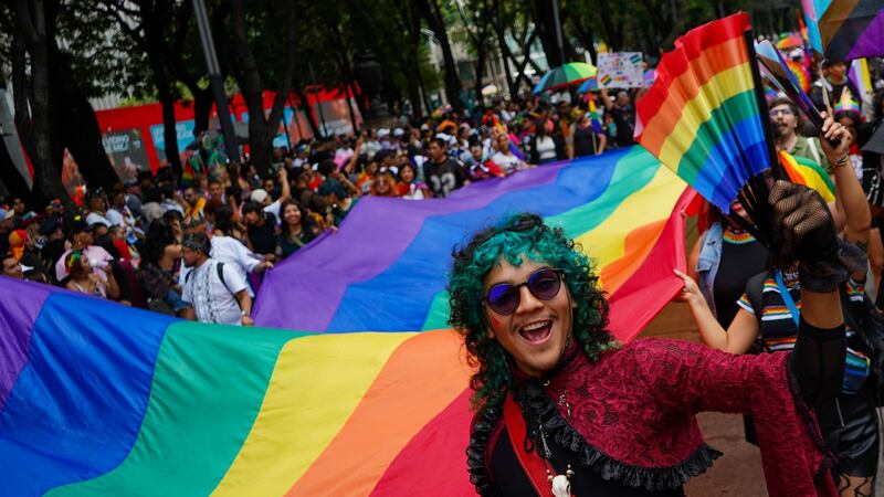 CDMX se viste de los colores del arcoíris con la Marcha por el Orgullo LGBTTTIQ+