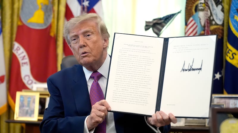 Trump firma orden para renombrar el lago Ontario como “lago Estados Unidos”