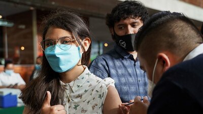 Se pretende inocular a más de 200 mil jóvenes en seis sedes, cuatro de modalidad a pie y dos vehiculares